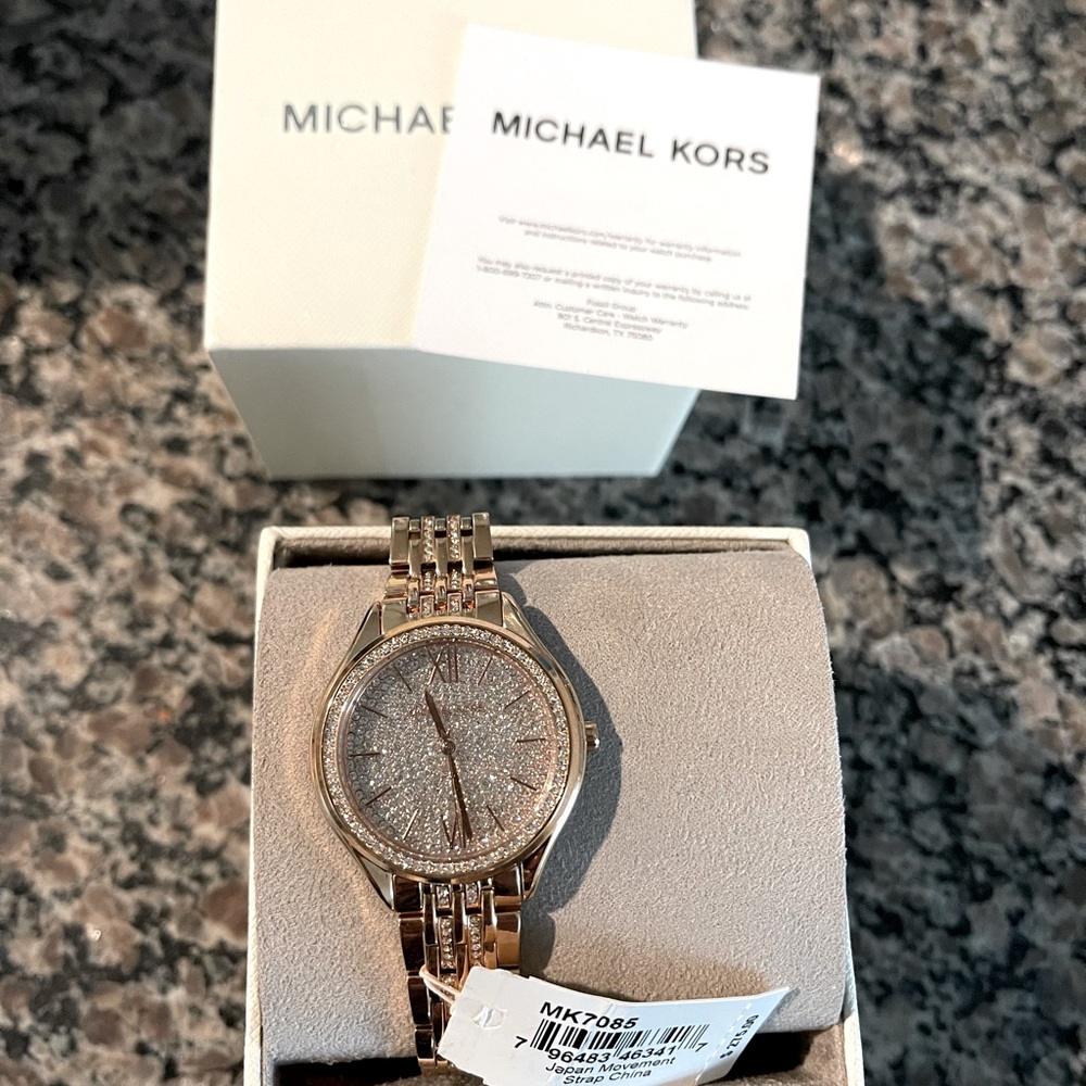 ✨S A L E ✨New Michael Kors Women's Mindy Rose Gold-Tone Pavé Glitz Watch MK7085